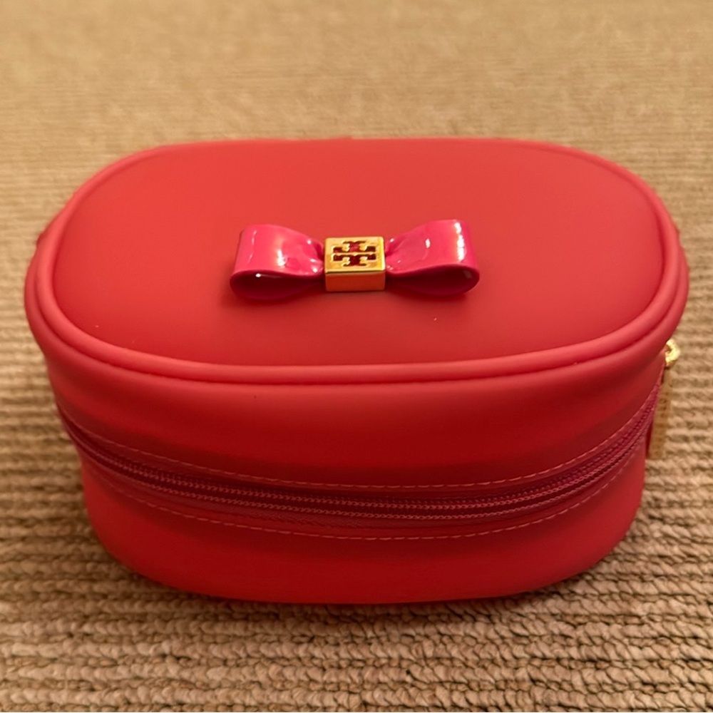 Tory Burch pink cosmetic case. EUC. Probably never used.